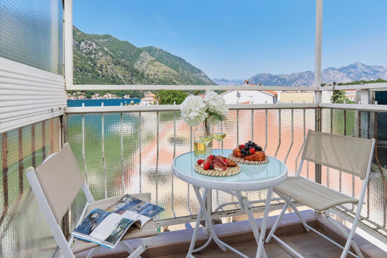 Apartment Plagenti With Sea View Kotor Bagian luar foto