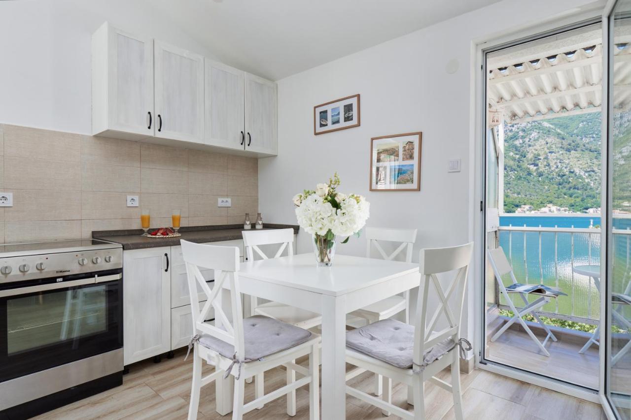 Apartment Plagenti With Sea View Kotor Bagian luar foto
