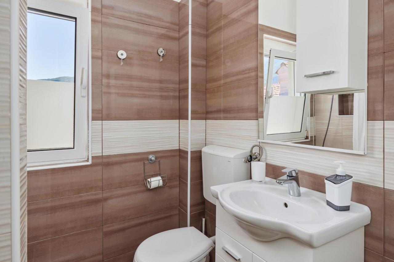 Apartment Plagenti With Sea View Kotor Bagian luar foto